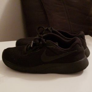 Black Tanjun Nikes